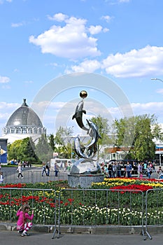 Monument to the dolphins playing with a ball